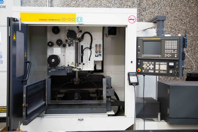 Elettroerosione a filo FANUC Robocut alpha-0C